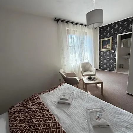 Amfik בית הארחה 3*